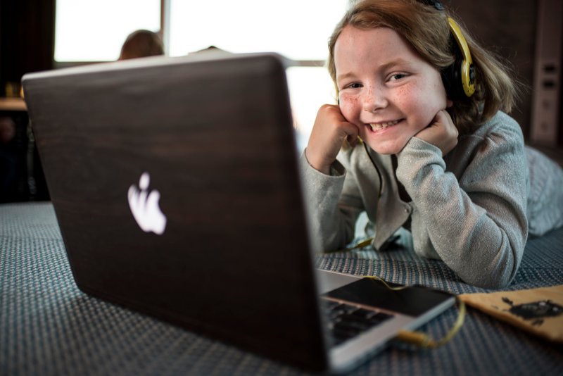 【免运-限时9折】儿童耳机防过敏学生网课头戴折叠可有线Moomin - 耳机 - 环保材料 紫色