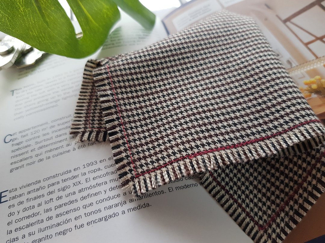 Pocket Square - Cream with Black and Red Houndstooth - 手帕/方巾 - 棉．麻 多色