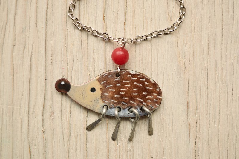 Hedgehog Enamel Necklace, Hedgehog With Apple, Spiny Hedgehog, Forest Jewelry - 项链 - 珐琅 咖啡色