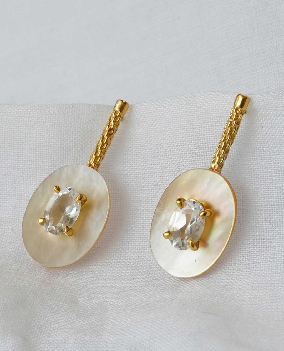 SV Mother of Pearl pierced  Quartz  珍珠母贝耳环 水晶 - 耳环/耳夹 - 其他金属 透明