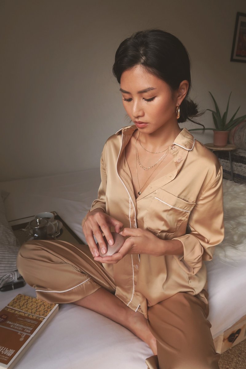 丝光质感香槟金色睡衣两件组 - 居家服/睡衣 - 聚酯纤维 金色