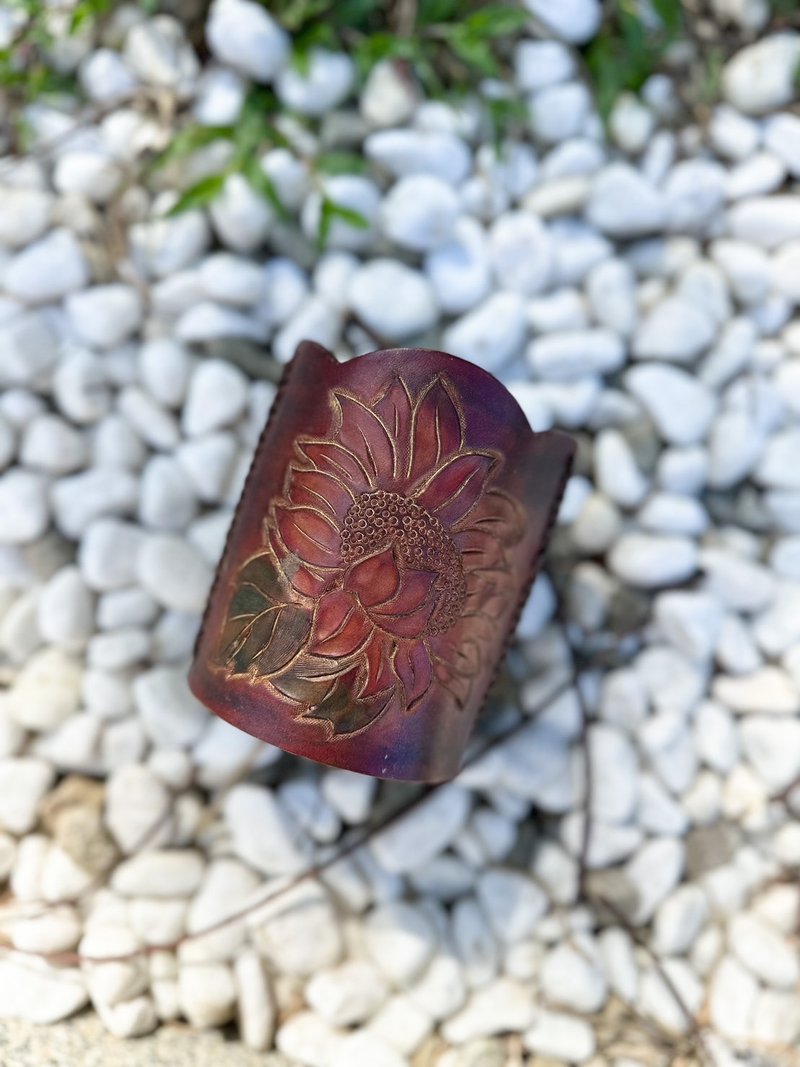 Manzoku | 展示品 | 可订制 |  纯手工皮革雕刻 | 向日葵牛皮笔筒 - 其他 - 真皮 