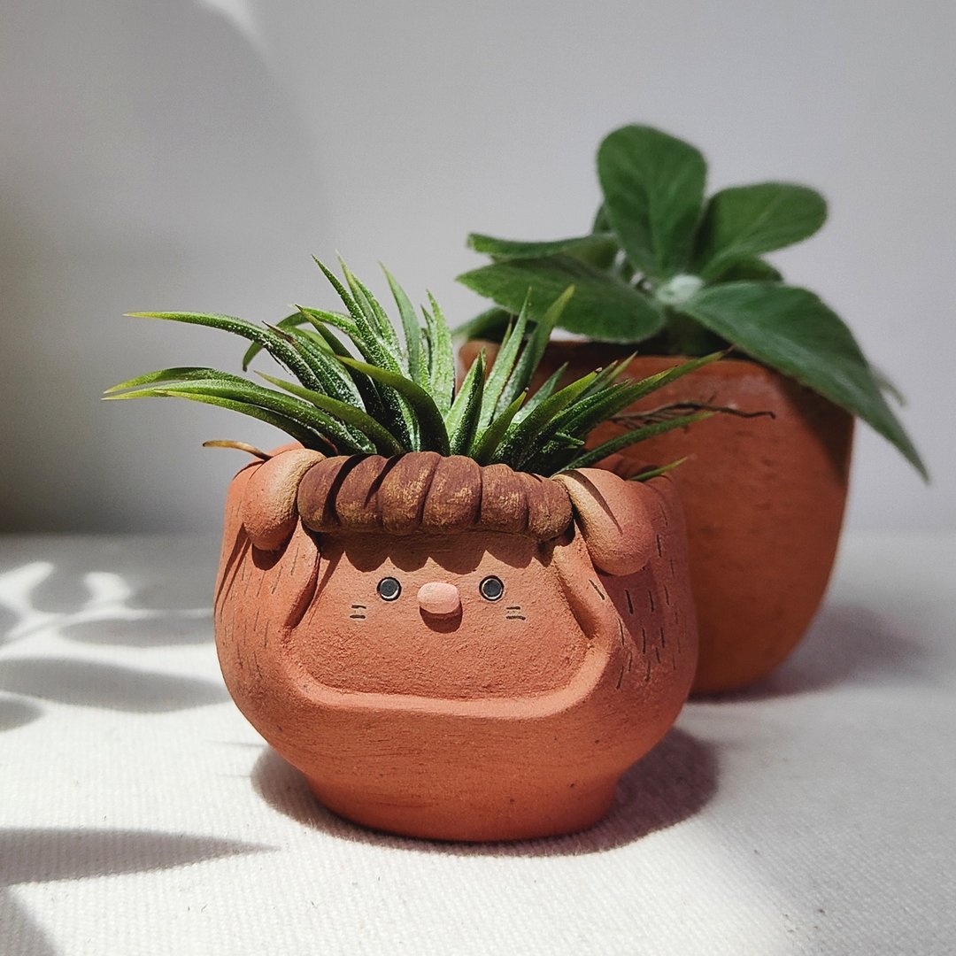 Terracotta plant pot with cute face. Handmade planter - 花瓶/陶器 - 陶 