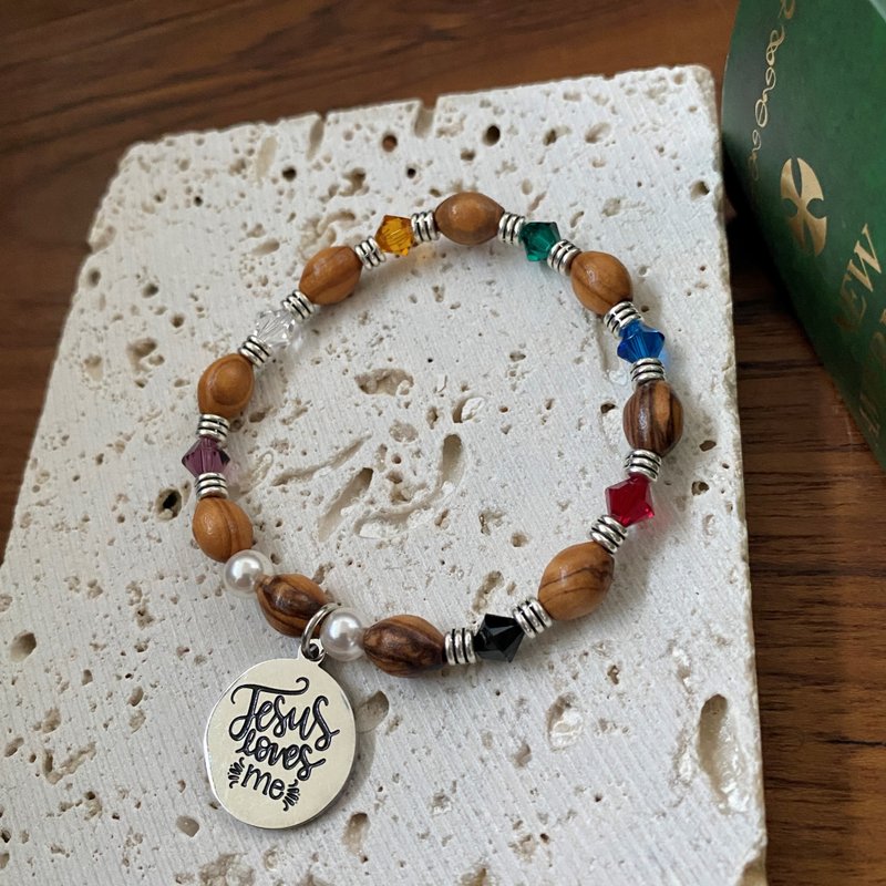 福音手链・耶稣爱我9mm椭圆橄榄木珠搭施华洛世奇水晶及珍珠82500 - 手链/手环 - 水晶 多色