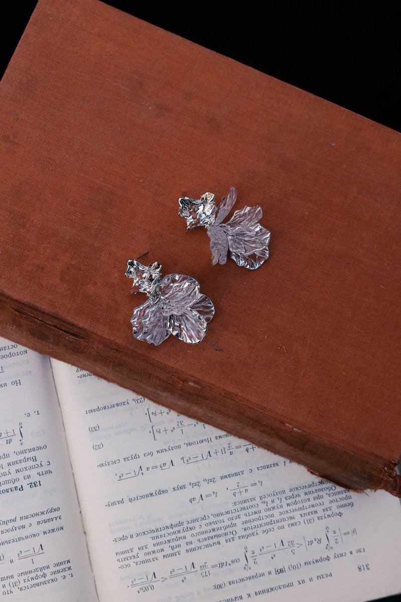 COR-DATE / 银色系花语 / 花瓣耳环 - 耳环/耳夹 - 其他材质 