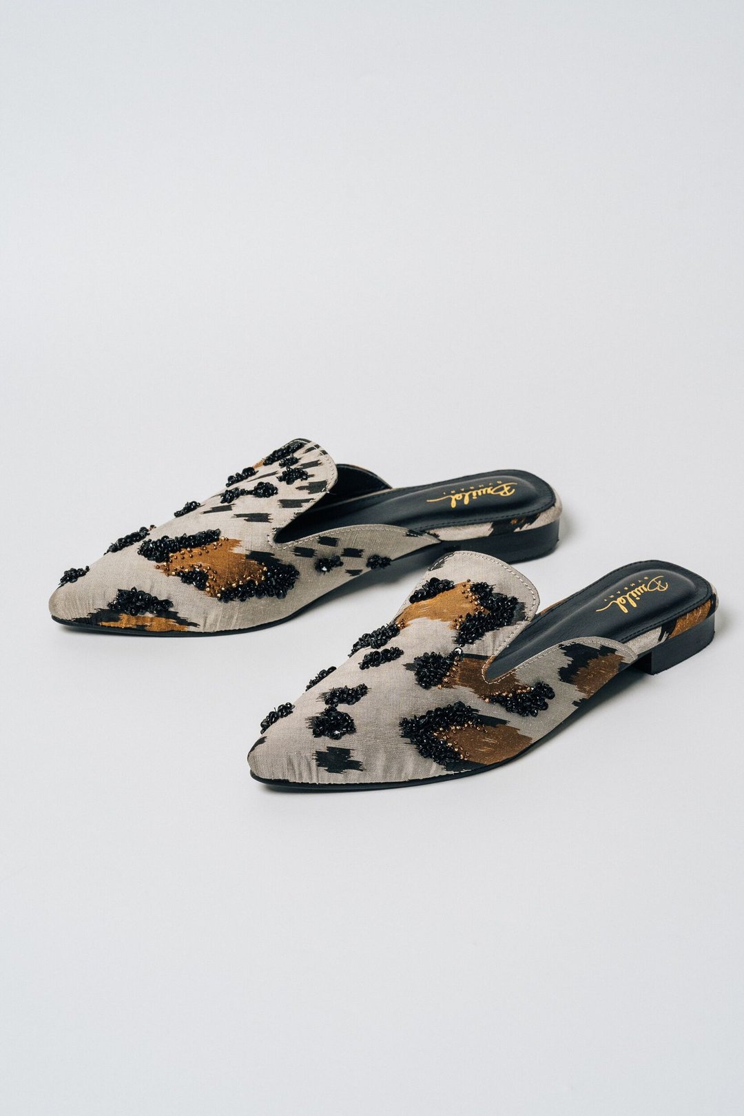 Courage Silver Handicrafts Embroidered Mules - Thai Silk - Black Sheep Leather - 女款休闲鞋 - 绣线 银色