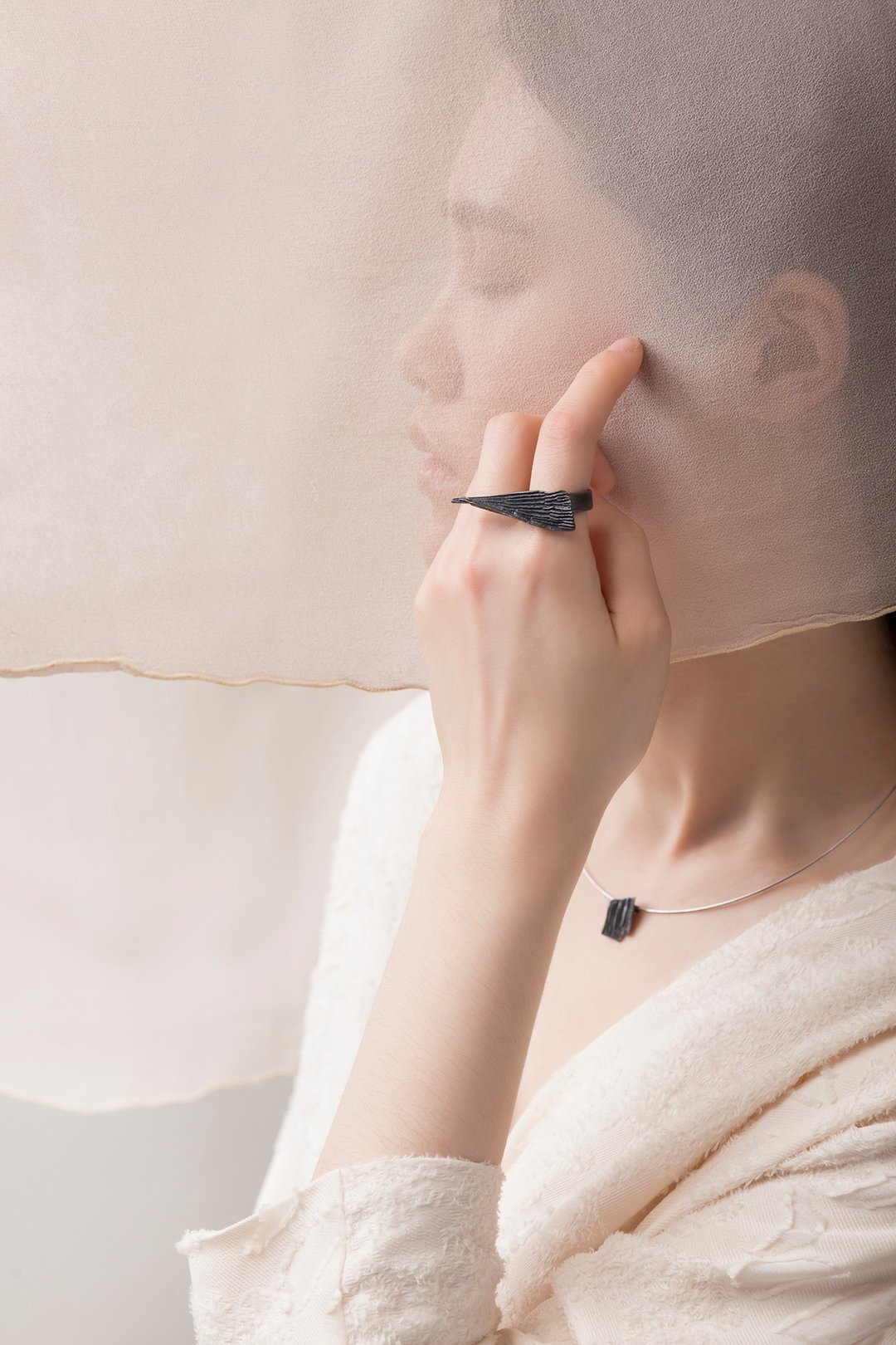 Calligraphy 墨折 飞转戒指 Oxidized Silver Ring - 手链/手环 - 纯银 黑色