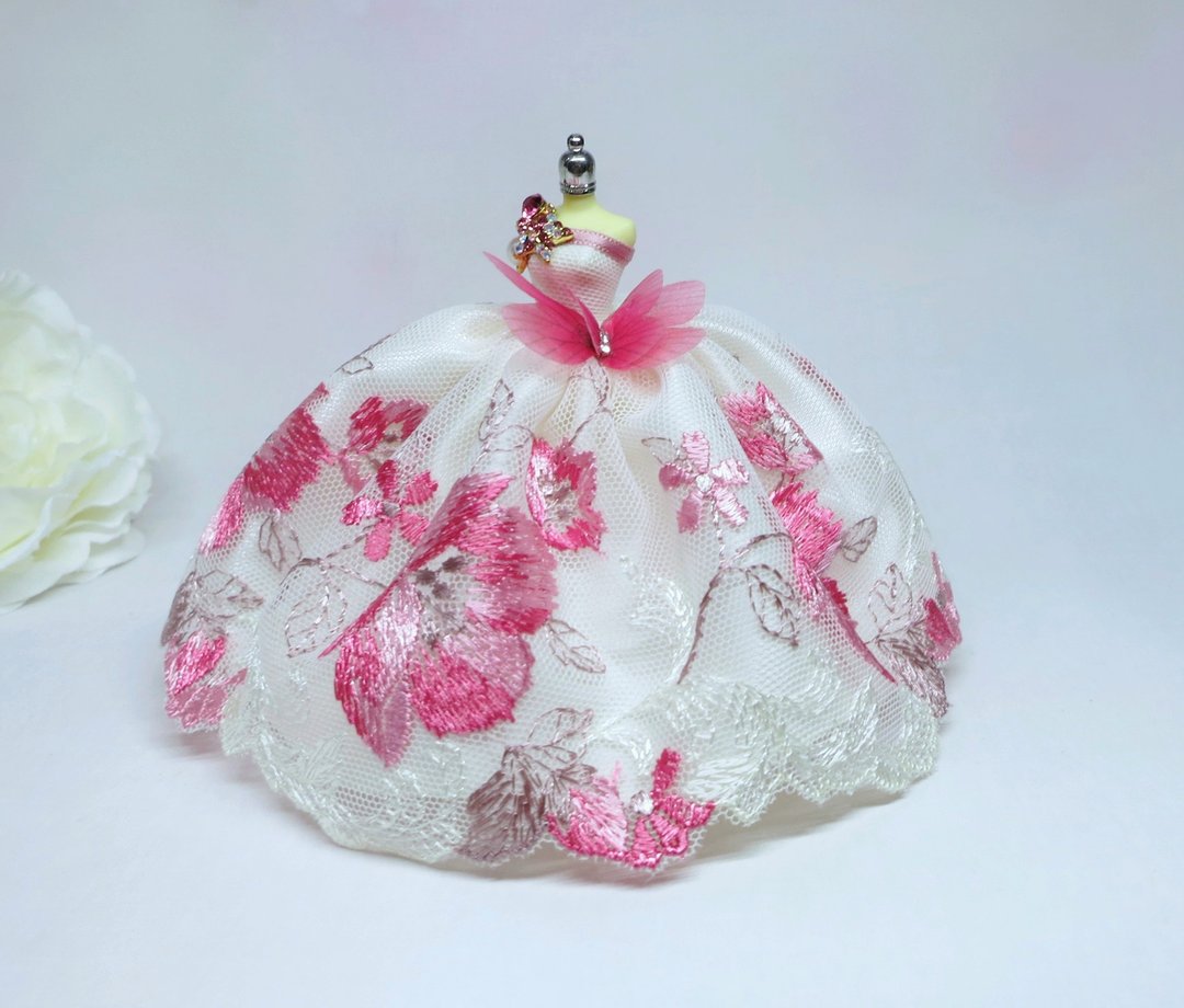 柠檬手作饰品 渐层红花蕾丝迷你立体小礼服手作吊饰/桌饰 - 钥匙链/钥匙包 - 棉 红色