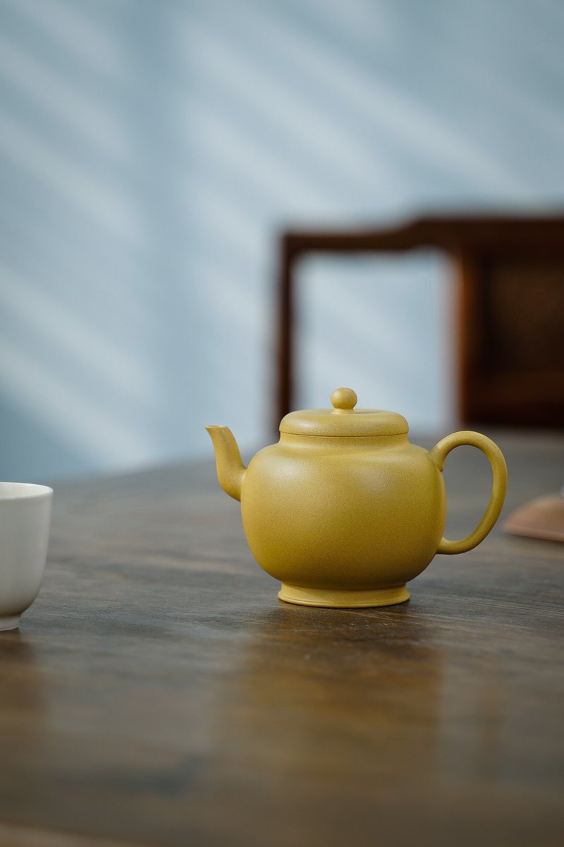 禮物禮盒 送禮宜興 紫砂壺 茶具 茶壺 宮燈原礦本山綠泥180cc 7孔 - 茶具/茶杯 - 陶 黄色