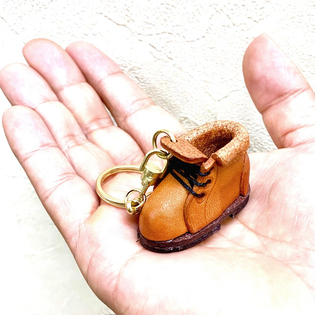 Mountain hiking boot handmade leather keychain VANCA - 钥匙链/钥匙包 - 真皮 咖啡色