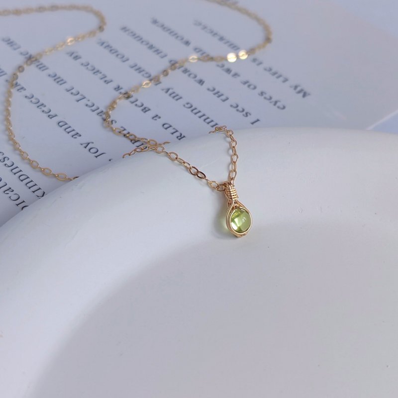 天然橄欖石吊墜鎖骨鏈 14KGF小颗天然石項鍊墜 - 项链 - 半宝石 