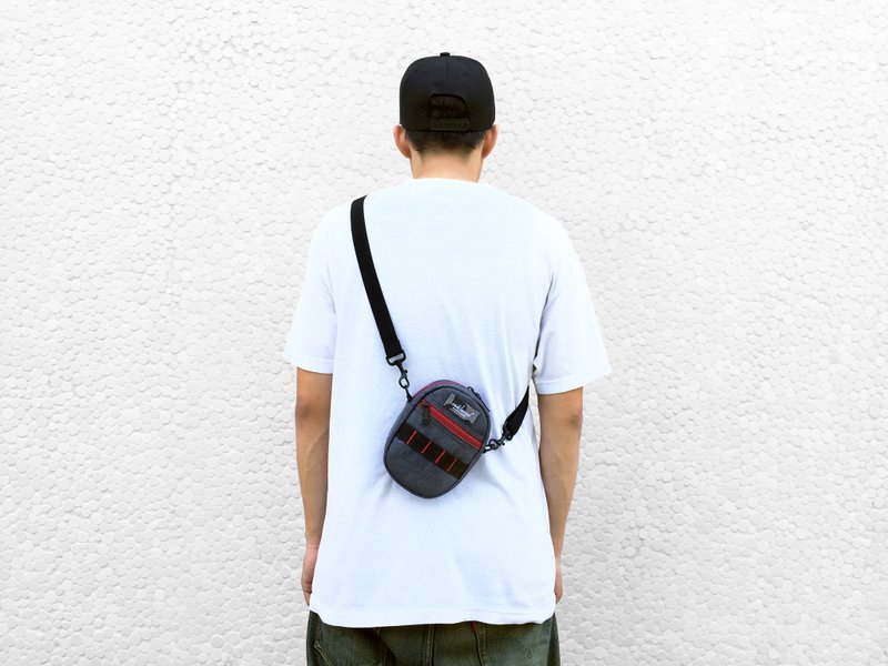 Matchwood Smart 斜背挂腰包 手机包 随身小包 附赠挂勾 矿石灰红 - 侧背包/斜挎包 - 防水材质 银色