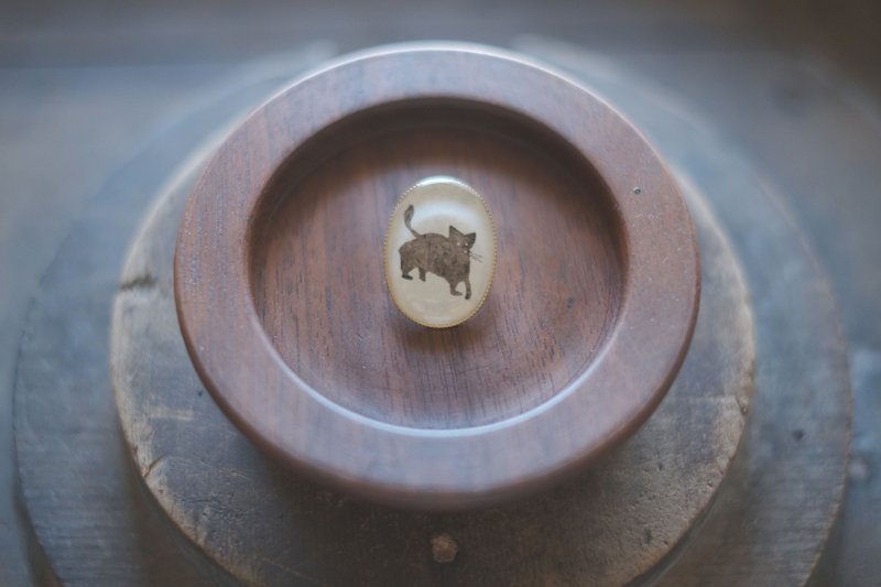 胸针 坏掉的猫咪 - 胸针 - 树脂 灰色