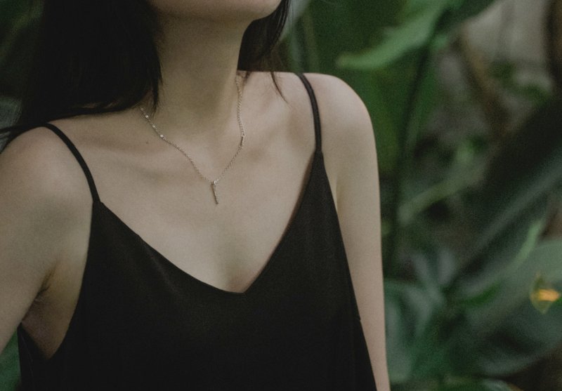 | ATLANTIS | 柱形短坠短项链 - 项链 - 铜/黄铜 银色