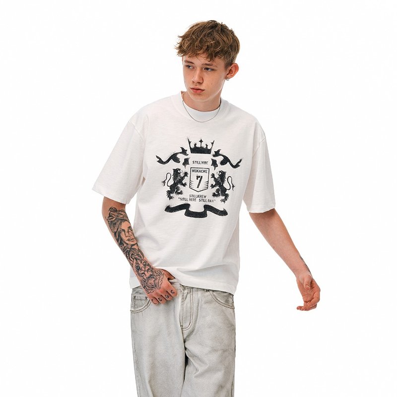 MOKACME 原创设计复古重磅竹节棉喷漆会徽做旧印花短袖潮T恤男女 - 男装上衣/T 恤 - 棉．麻 白色