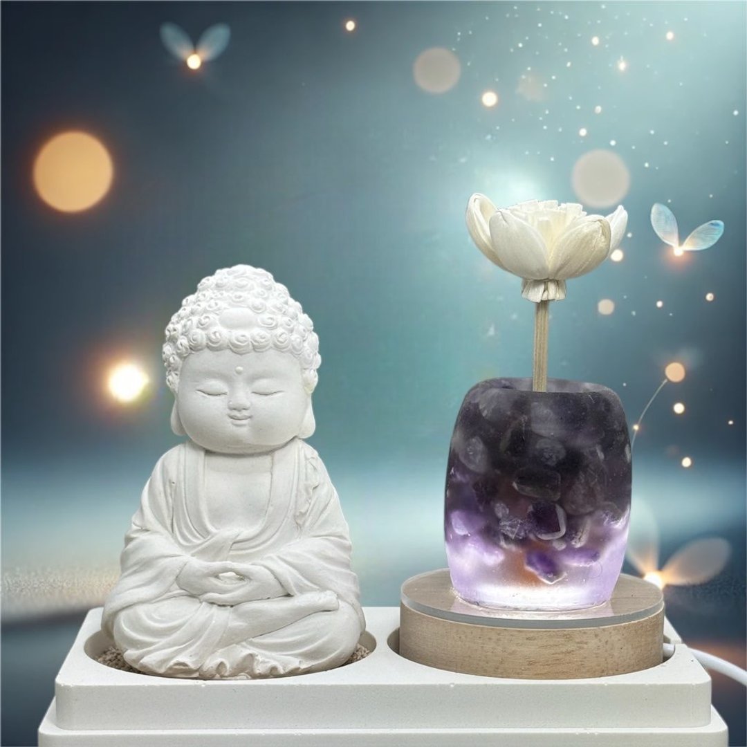小夜灯 净念开运水晶香氛灯座系列 疗愈公仔小佛(育德) 水晶夜灯 - 香薰/精油/线香 - 水泥 白色
