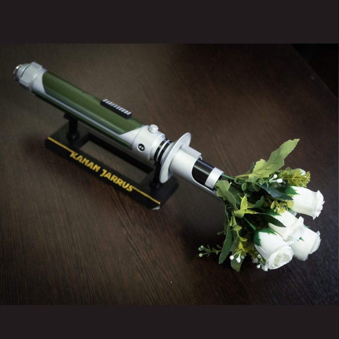 Star Wars Inspired Bridal Bouquet Holder Kanan Jarrus Lightsaber - 干燥花/捧花 - 塑料 绿色