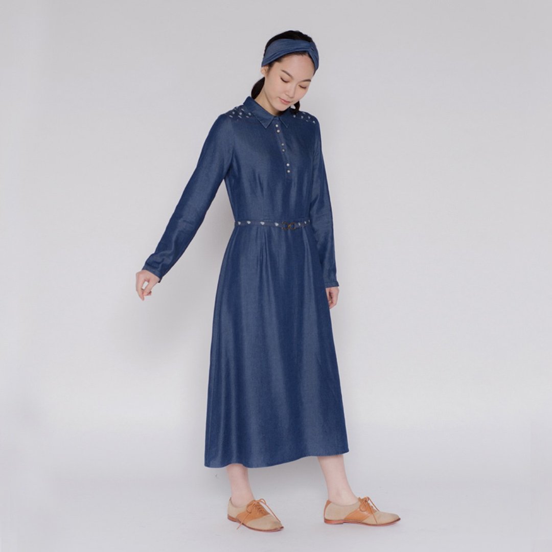 翩翩淑女牛仔碎花洋装  Dress with indigo printed D120 - 洋装/连衣裙 - 其他人造纤维 蓝色