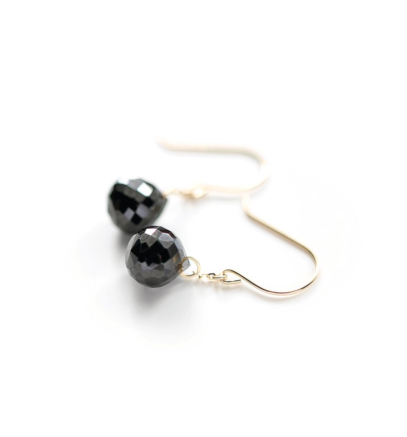 August birthstone Jet black spinel (onion cut) K10 hook earrings ~ESPOIR~ - 耳环/耳夹 - 宝石 黑色