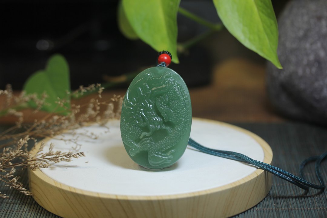 【龙】特惠价天然东陵玉 | 龙牌吊坠| 十二生肖项链 | 佩戴大气 - 项链 - 玉石 绿色