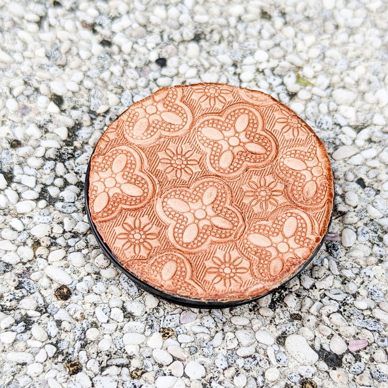 环游世界-台湾玻璃窗-手机气垫支架 卷线器-真皮手作 - 手机座/防尘塞 - 真皮 卡其色