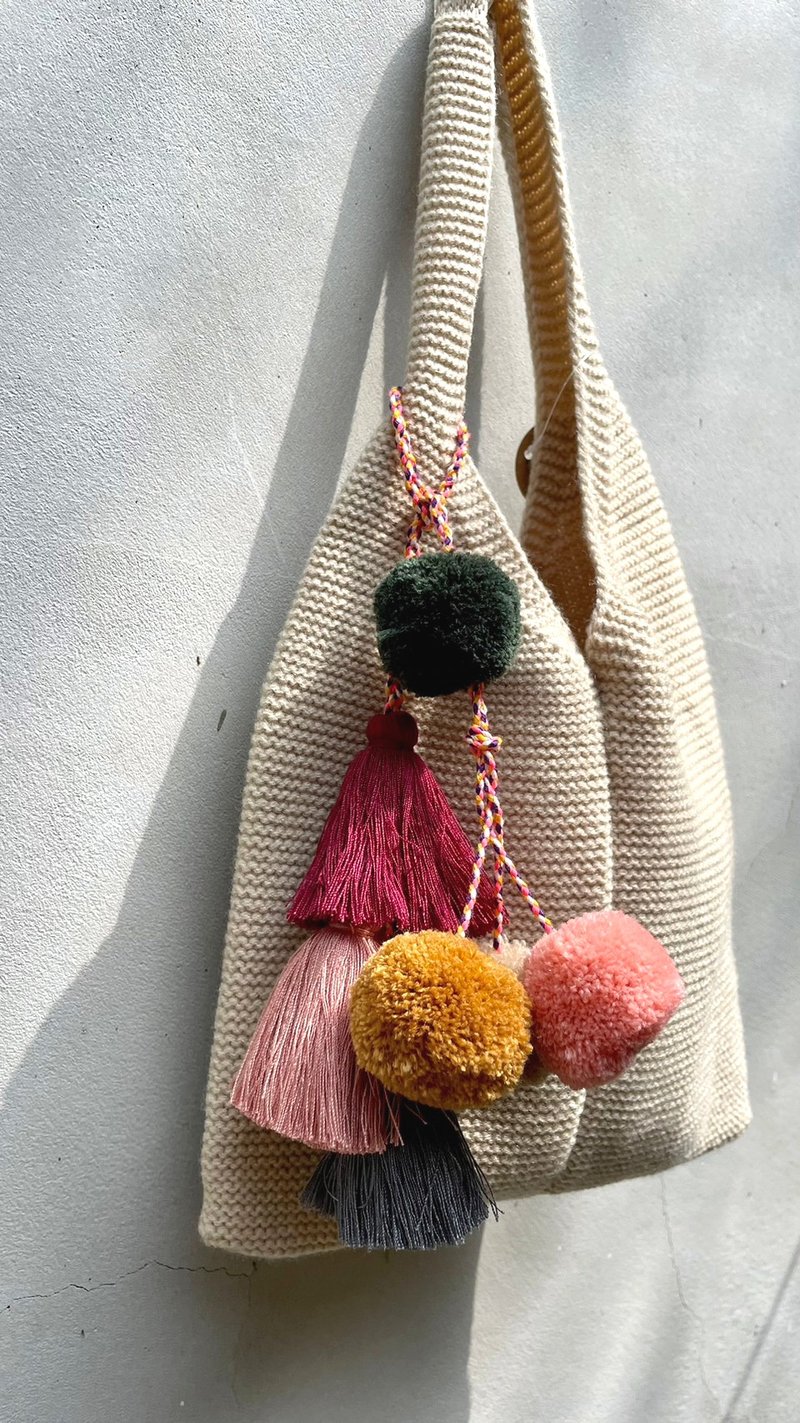 手编毛球流苏 吊饰 包包/居家装饰 Hand-woven Pom Pom Tassel - 钥匙链/钥匙包 - 棉．麻 多色
