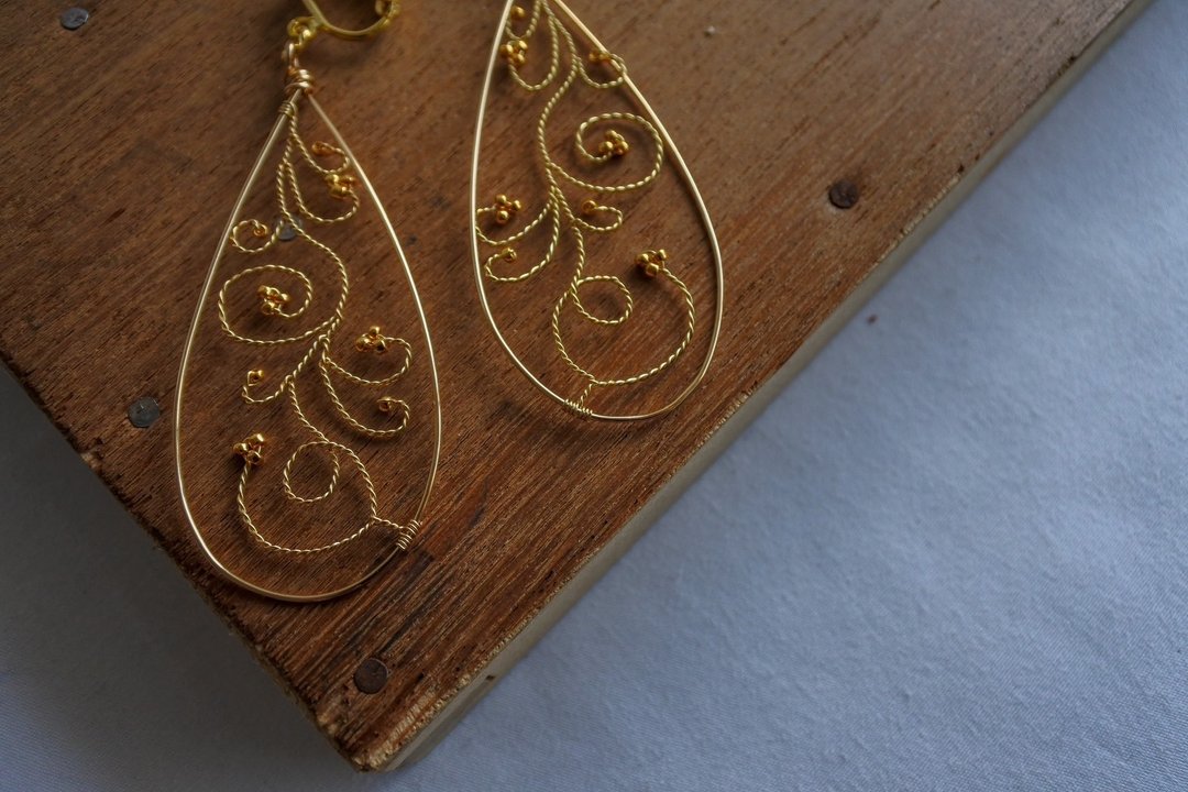 Kyokusui (Gold)　wire accessory - 耳环/耳夹 - 其他金属 金色