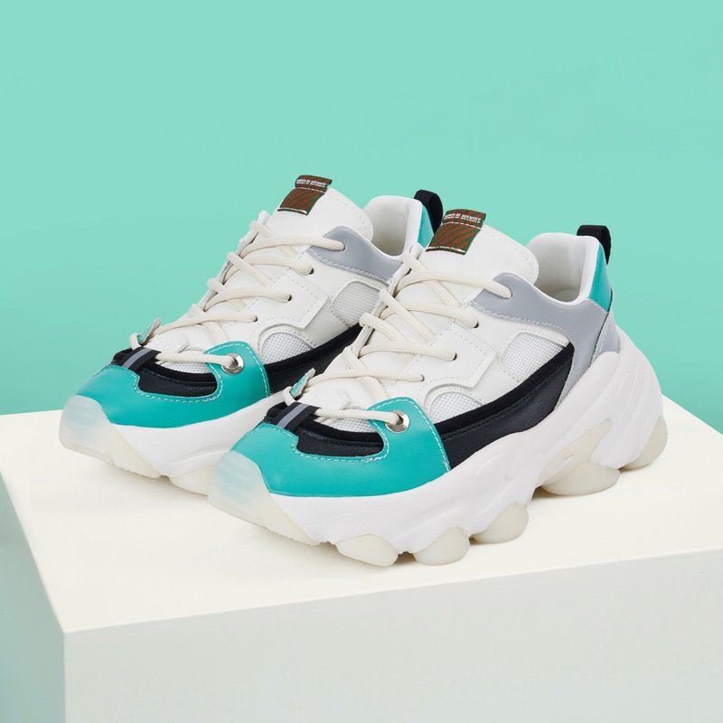 | HOA | 多重物料拼接休闲鞋 | 白色 | 5519 | - 女款运动鞋/球鞋 - 其他人造纤维 白色