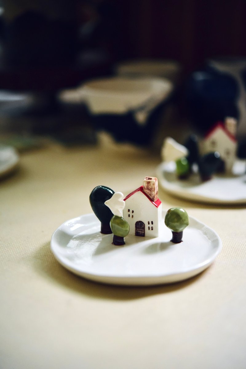 山林小屋-飞鸟2号_线香座 | 香插 | 首饰盘 | - 香薰/精油/线香 - 瓷 白色