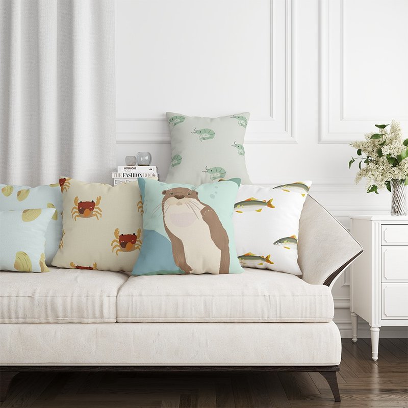 品牌设计抱枕套  HC6005 欧亚水獭与它的食物 三个 - 枕头/抱枕 - 聚酯纤维 