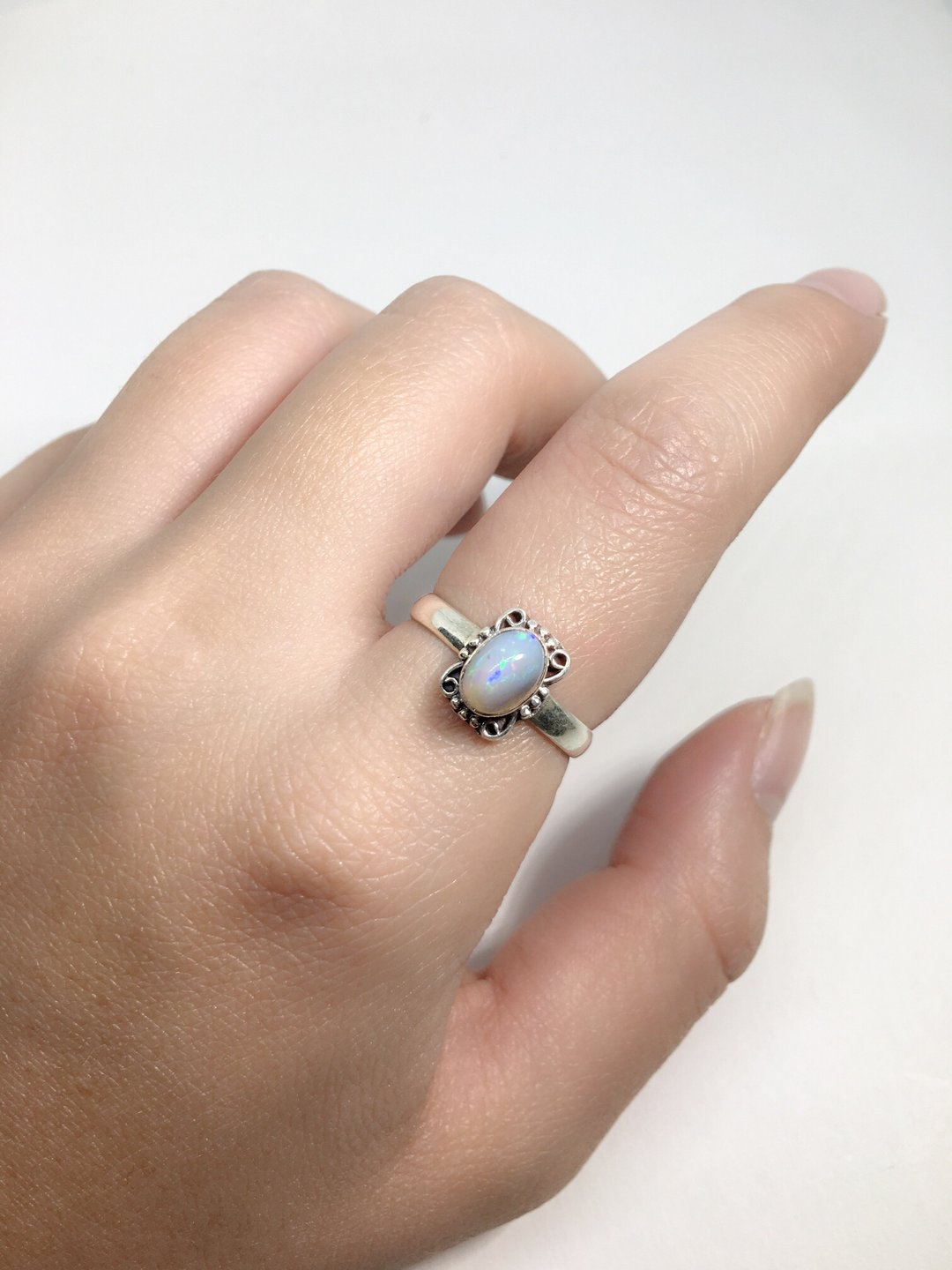 蛋白石纯银方形花边戒指 尼泊尔手工镶嵌制作 - 戒指 - 宝石 银色
