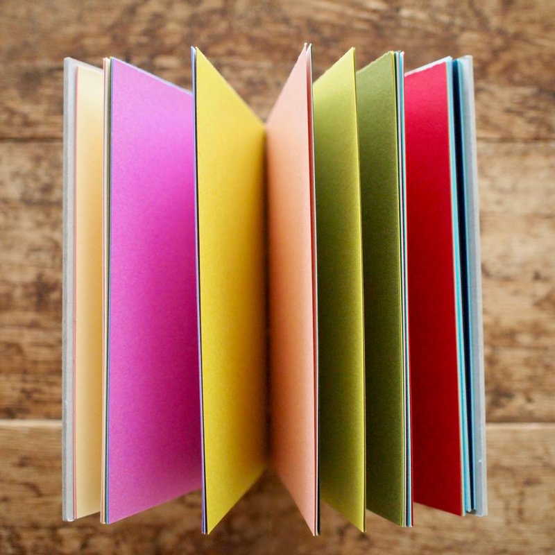 Bonami 彩色手帐 / 蜡线麻线 - 卡其色 / 科普特装订手工笔记本 - 笔记本/手帐 - 纸 多色