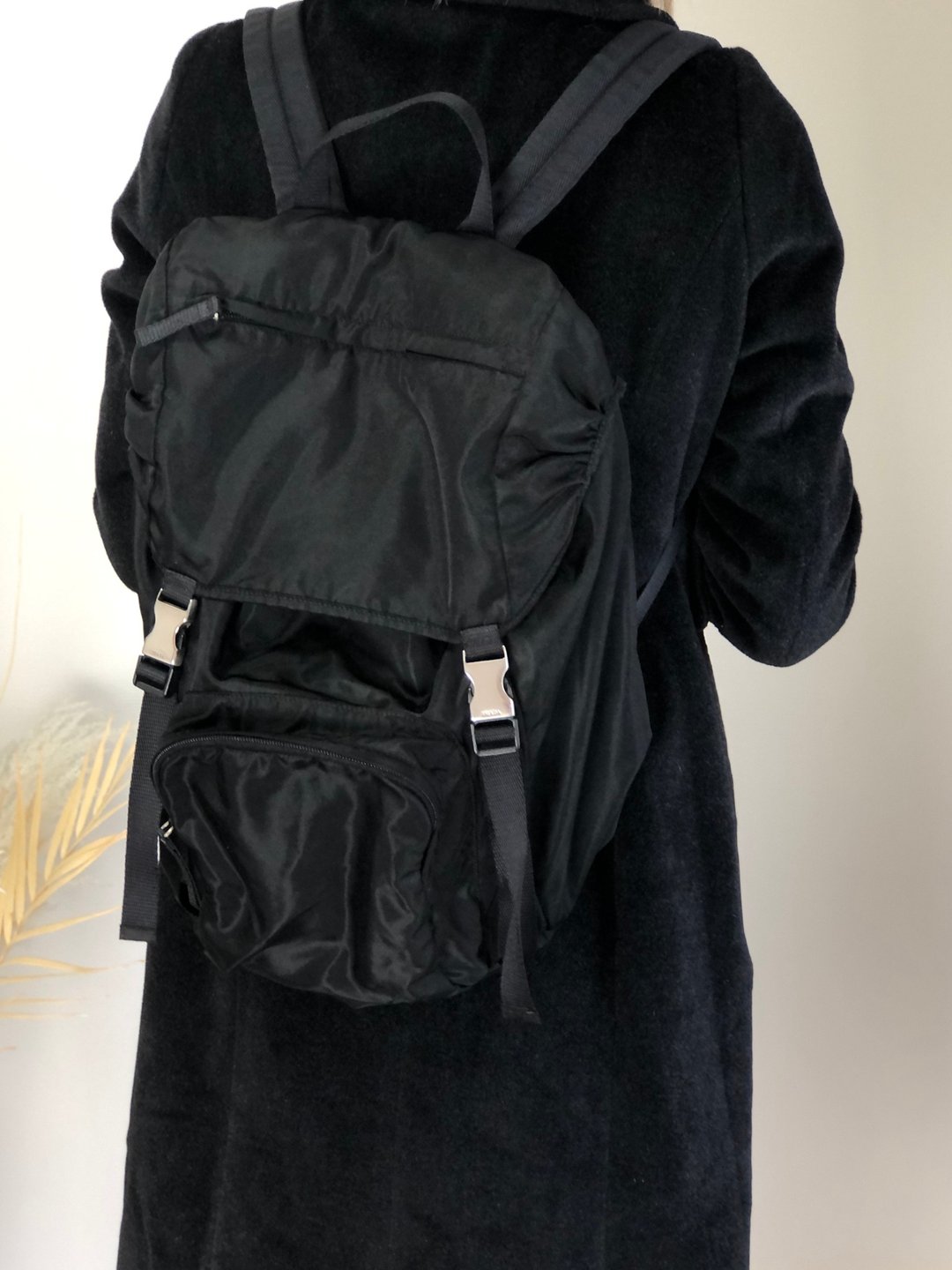 【日本直送 名牌中古包】PRADA 普拉达 后背包 黑色 三角标志 尼龙 vintage 古着 wji8cz - 后背包/双肩包 - 尼龙 黑色