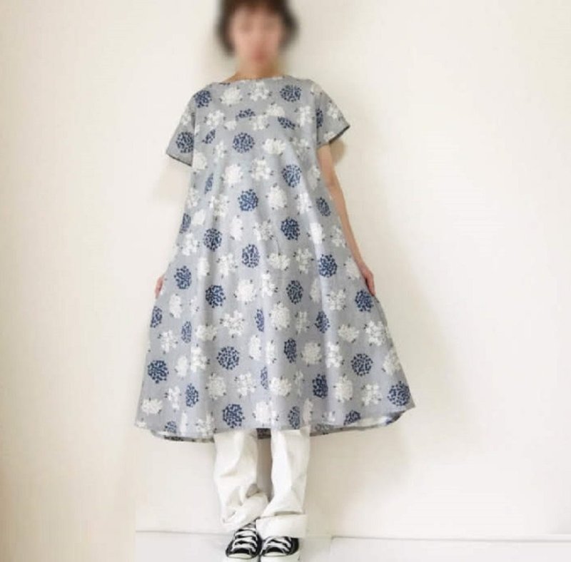 hydrangea pattern short sleeve dress - 洋装/连衣裙 - 棉．麻 灰色