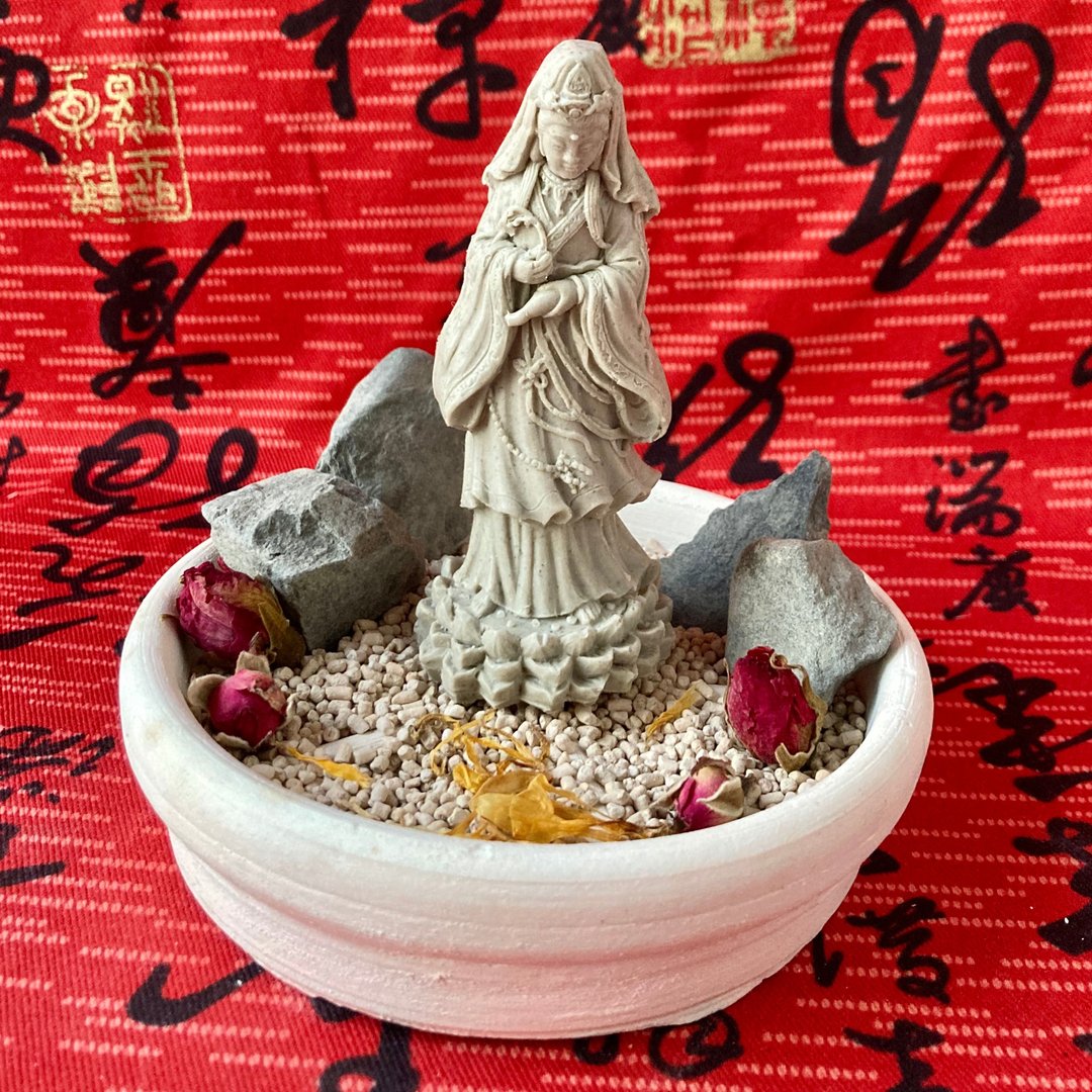 净念吉祥小佛之软水泥立像观音-扩香石 11cm盘日本扩香粒加花加石 - 香薰/精油/线香 - 其他材质 白色