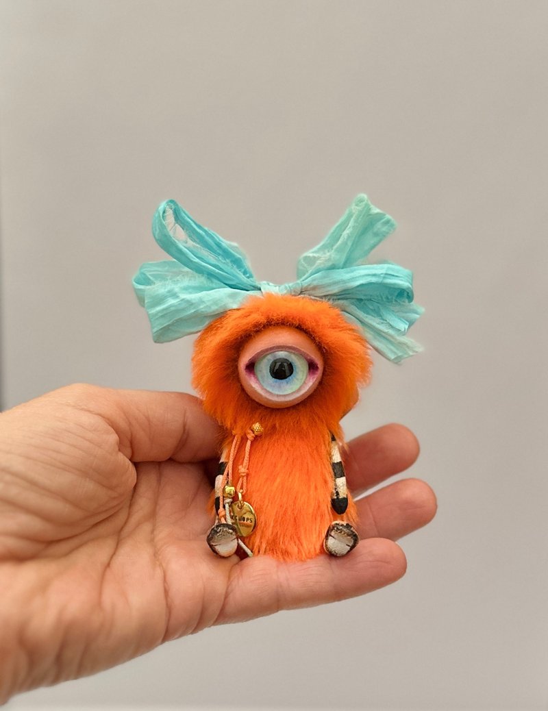 迷你橘色独眼巨人艺术玩偶 – 手工软雕塑，独一无二的奇幻生物 - 玩偶/公仔 - 其他材质 橘色