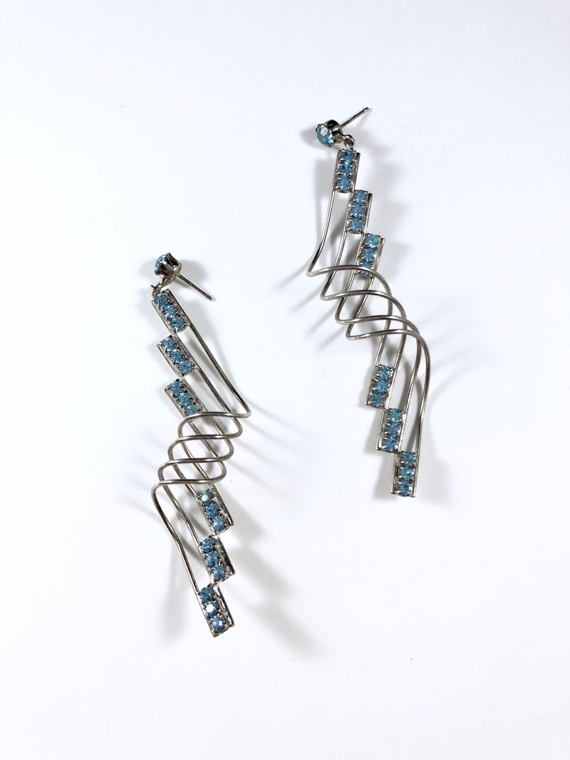 Vintage 60s Aqua Spiral Dangle Earrings - 耳环/耳夹 - 其他金属 银色