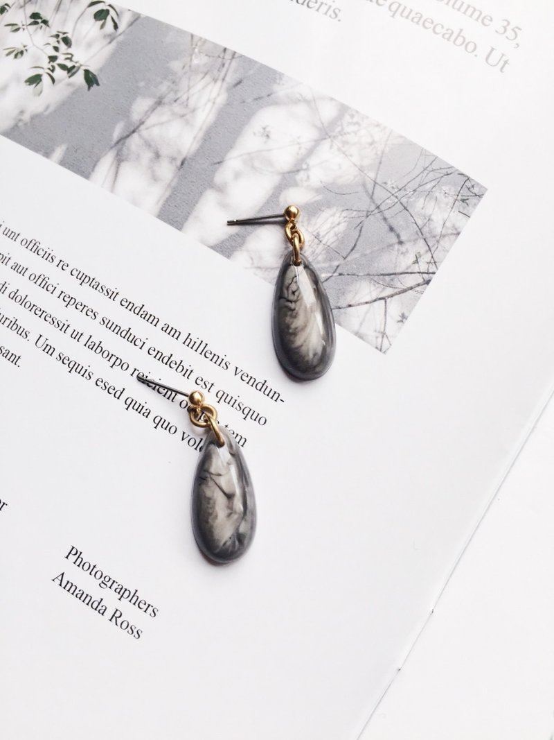 La Don - 大理石纹 深灰02 耳针/耳夹 - 耳环/耳夹 - 树脂 灰色