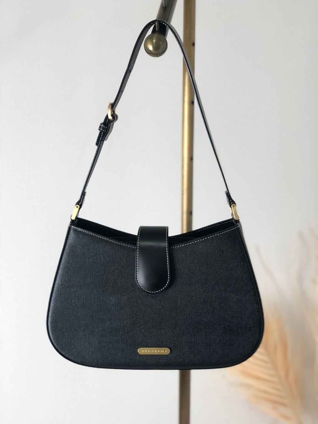 【日本直送，名牌二手包装】BURBERRY巴宝莉标志皮革单肩包黑vintage复古老is62jw - 侧背包/斜挎包 - 真皮 黑色