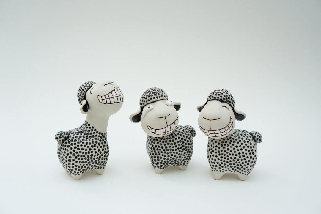 Smiling Sheep, Super Cute sheep Couple sheep, Ceramic Sheep ornament - 花瓶/陶器 - 瓷 黑色
