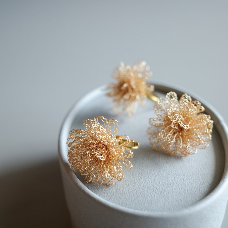 【Pinkoi 线下活动预购商品】Dandelion Bloom – 耳环与戒指套组 - 耳环/耳夹 - 珍珠 金色