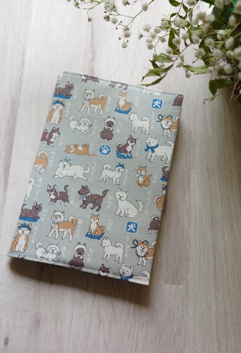 狗狗们 灰 - 可调式书衣 书套 可调厚度 A5大小  | 海柏手作 - 书衣/书套 - 棉．麻 