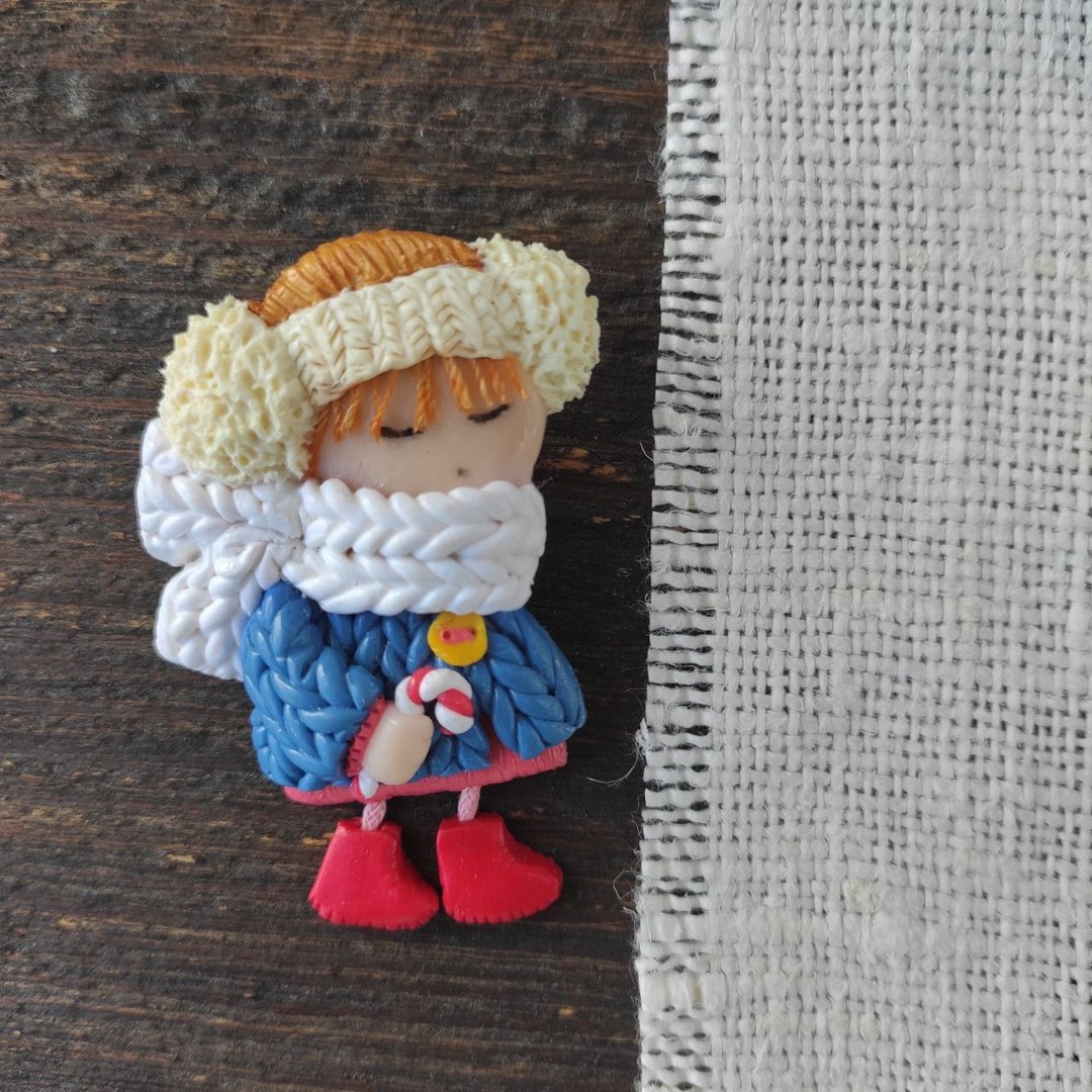 Doll Brooch Cute little girl with lollipop 胸針 - 胸针 - 塑料 蓝色