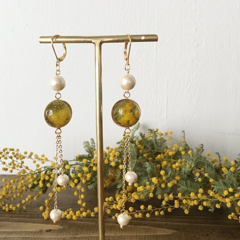 Flesh mimosa with Cotton pearls earrings/pierces - 耳环/耳夹 - 其他材质 黄色