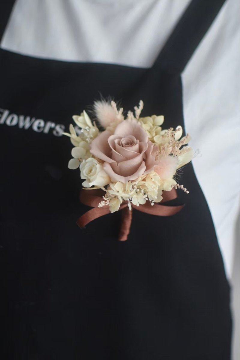 /奶茶色永生玫瑰胸花/新郎 婚礼 主婚人 手腕花 捧花 招待胸花 - 干燥花/捧花 - 植物．花 卡其色