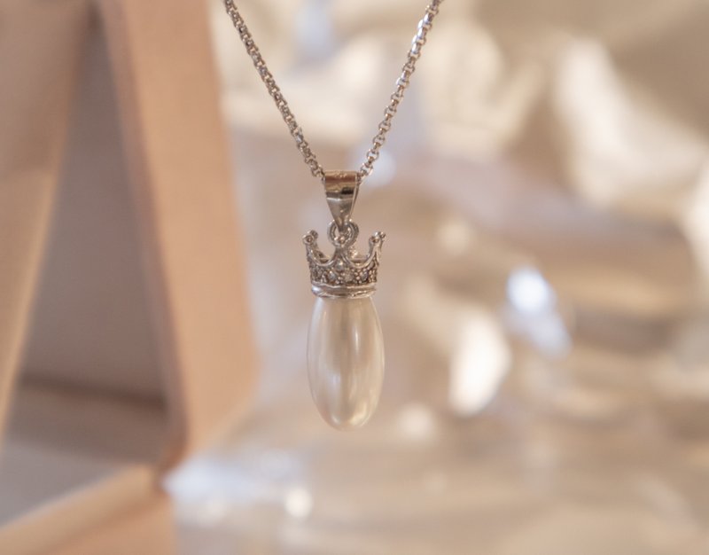 925纯银揽尖形7-7.5mm 天然淡水珍珠-皇冠闪石托吊坠项链 - 项链 - 珍珠 白色