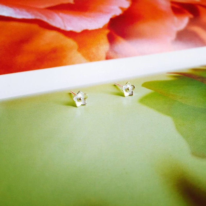 925纯银【 花系列 星星小野花耳针 】 - 耳环/耳夹 - 纯银 绿色