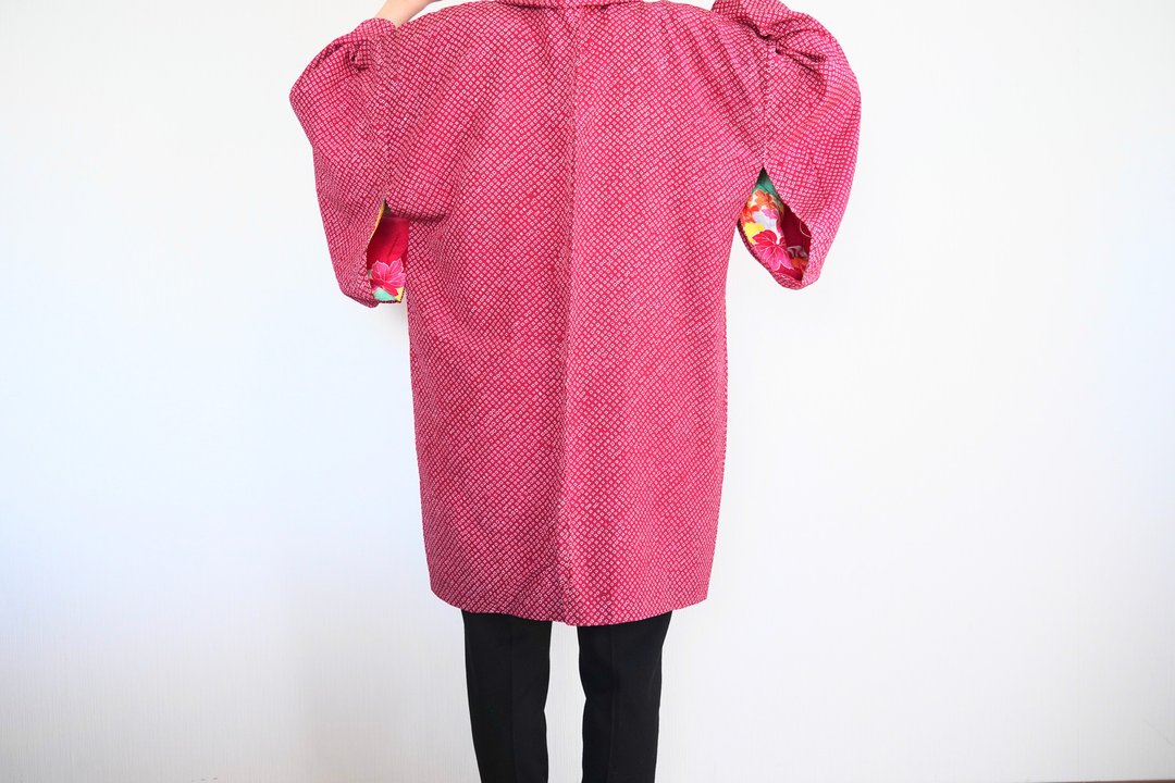 gorgeous red kimono, vintage kimono, kimono jacket, Japanese kimono - 女装休闲/机能外套 - 丝．绢 红色