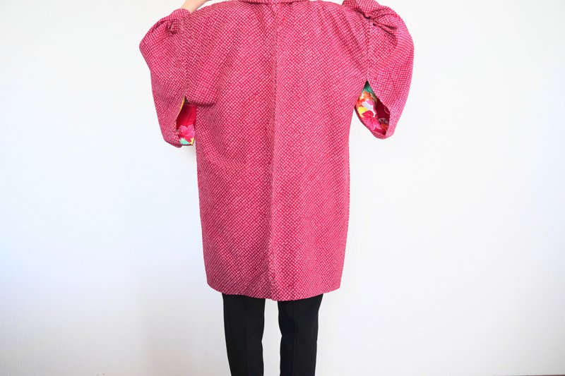 gorgeous red kimono, vintage kimono, kimono jacket, Japanese kimono - 女装休闲/机能外套 - 丝．绢 红色