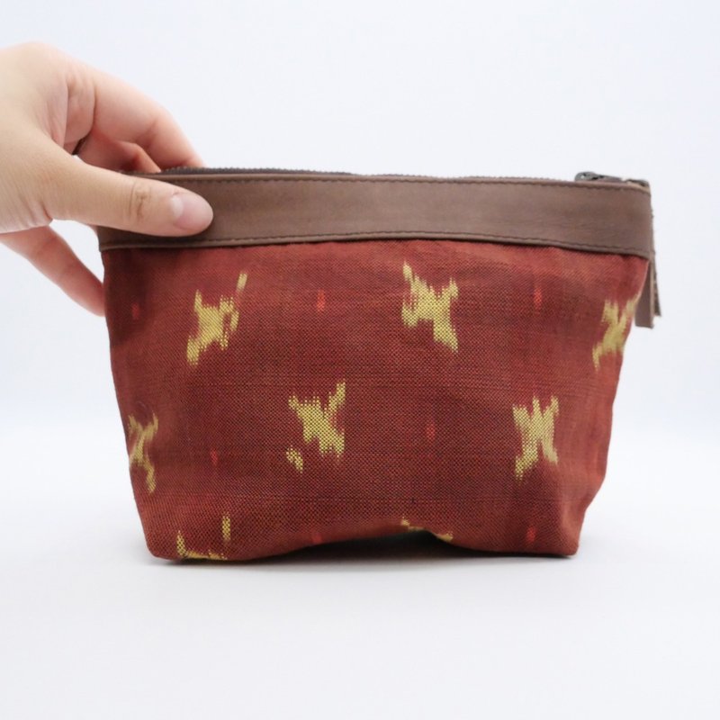 Lamb leather ikat pouch/Red - 化妆包/杂物包 - 真皮 